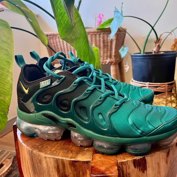 Men's Air Vapormax Plus ATL - Picture 9 of 17